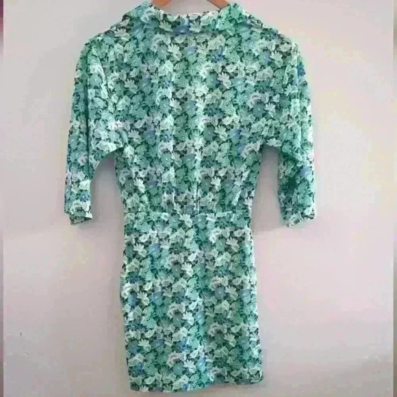 PULL&BEAR | Women's Green/Blue Floral Deep V-neck Wrap Mini Dress - Picture 4 of 6